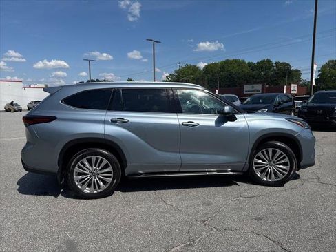 Certified 2024 Toyota Highlander Platinum FWD image 6