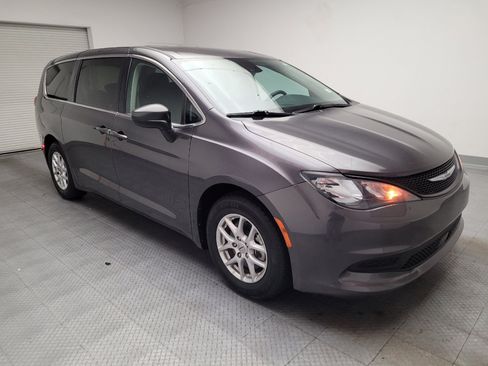 Used 2023 Chrysler Voyager LX FWD image 13