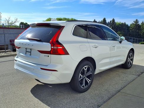 Certified 2022 Volvo XC60 B5 Momentum AWD/4WD image 5