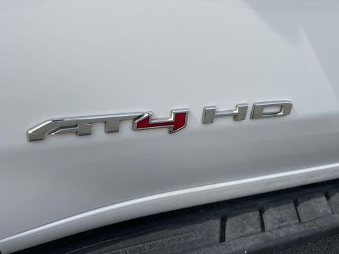 Used 2022 GMC Sierra 2500 AT4 w/ AT4 Preferred Package AWD/4WD image 10