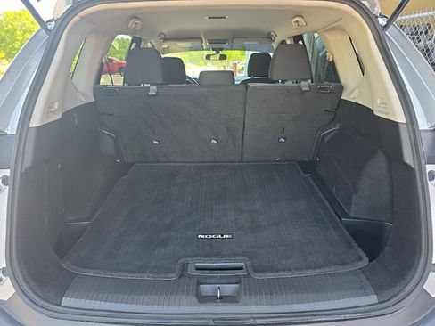 Used 2022 Nissan Rogue SV image 37