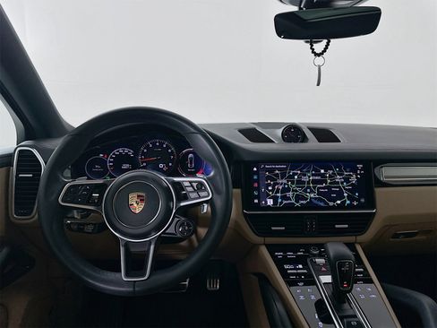 Used 2023 Porsche Cayenne S image 24