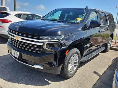 Used 2024 Chevrolet Suburban LT image 2