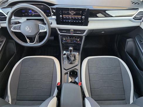 New 2026 Volkswagen Taos SE image 19