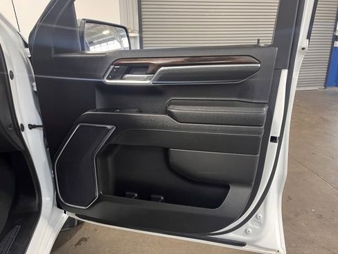 Used 2024 GMC Sierra 1500 SLT image 12