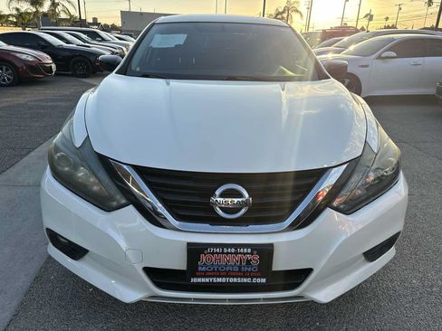 Used 2017 Nissan Altima 2.5 SR w/ Midnight Edition Package FWD image 12