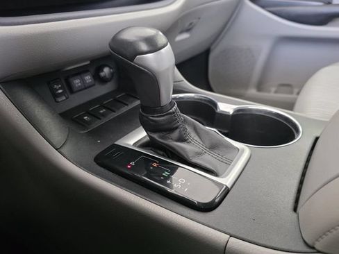 Used 2018 Toyota Highlander Plus FWD image 23