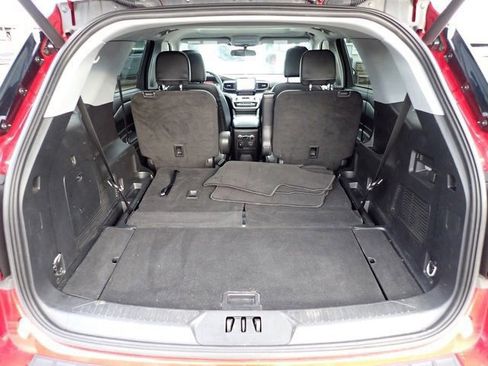 Used 2023 Ford Explorer XLT w/ Equipment Group 202A image 6