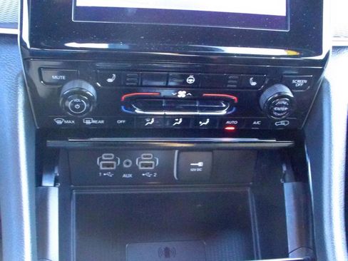 Used 2023 Jeep Grand Cherokee Altitude AWD/4WD image 23