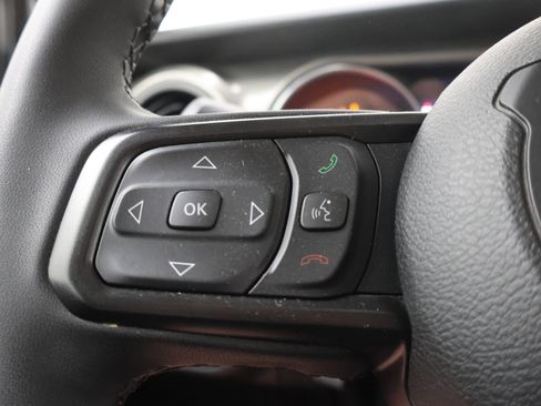 Used 2023 Jeep Gladiator Sport AWD/4WD image 15