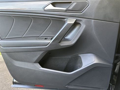Certified 2022 Volkswagen Tiguan SE image 34