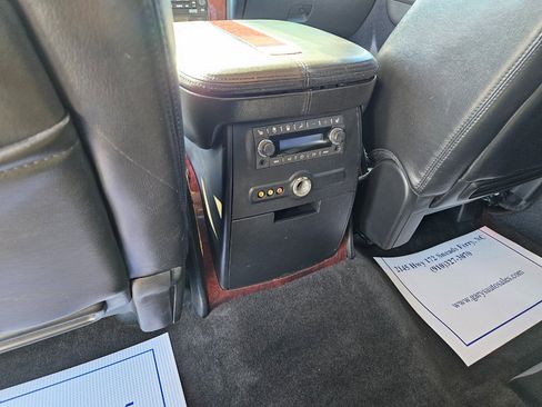 Used 2011 Cadillac Escalade ESV Premium image 19