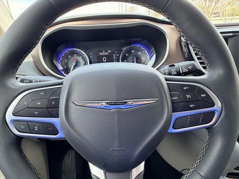 Used 2023 Chrysler Voyager LX image 24