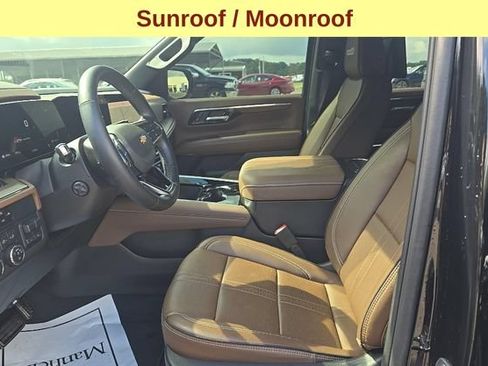 Used 2025 Chevrolet Suburban High Country AWD/4WD image 5