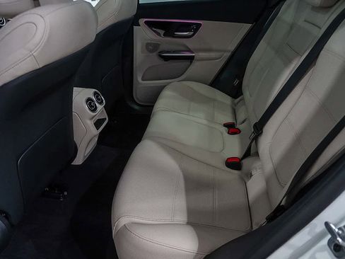 Used 2025 Mercedes-Benz GLC 300 image 21