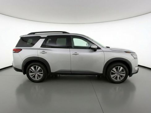 Used 2025 Nissan Pathfinder SV FWD image 11