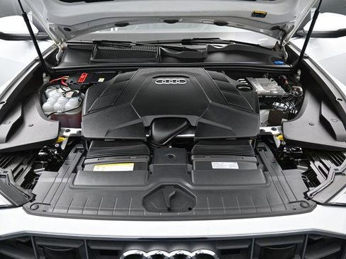 Used 2019 Audi Q8 Premium image 38