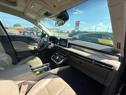Used 2021 Lincoln Corsair AWD w/ Premium Package image 21