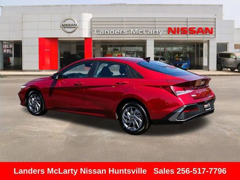 Used 2024 Hyundai Elantra SEL FWD image 6