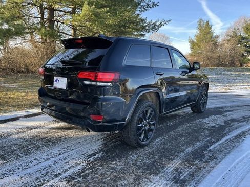 Used 2021 Jeep Grand Cherokee Laredo X image 3