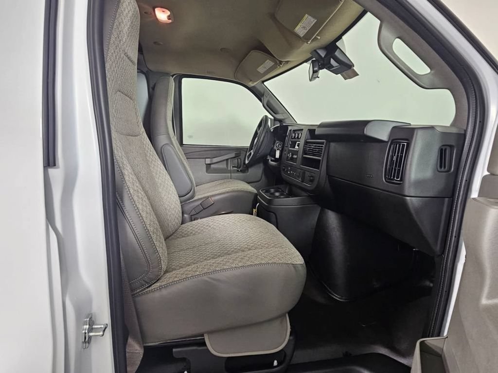 New 2025 Chevrolet Express 2500 Extended w/ Enhanced Convenience Package RWD image 10