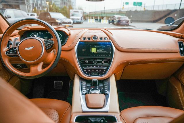 Used 2021 Aston Martin DBX AWD/4WD image 34