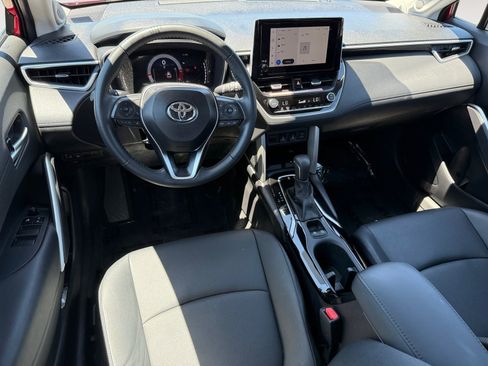 Used 2025 Toyota Corolla Cross XLE w/ Convenience Package FWD image 15
