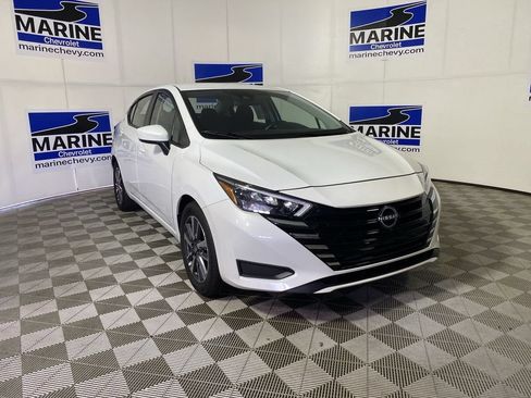 Used 2025 Nissan Versa SV FWD image 1