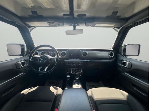 Used 2020 Jeep Wrangler Unlimited Sahara w/ Dual Top Group AWD/4WD image 6