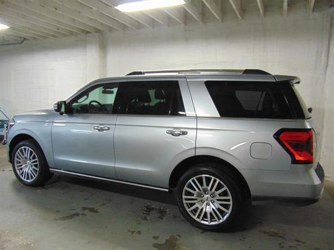 Used 2023 Ford Expedition Limited image 4
