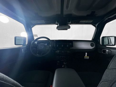 New 2025 Jeep Gladiator Sport image 9