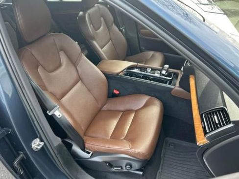 Used 2023 Volvo XC90 B6 Plus w/ Protection Package image 15