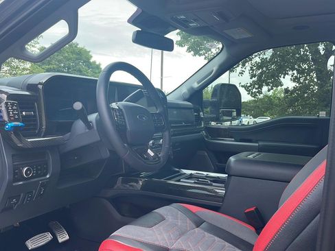 Used 2025 Ford F250 Lariat w/ Lariat Ultimate Package AWD/4WD image 9