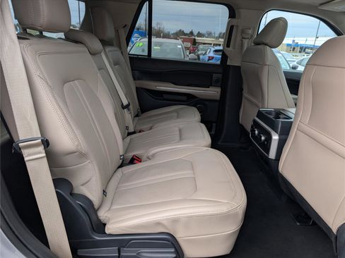Used 2024 Ford Expedition Limited AWD/4WD image 12
