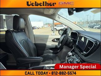 Used 2024 Chrysler Pacifica Limited FWD video 2
