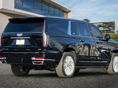 Certified 2025 Cadillac Escalade ESV Premium Luxury image 4