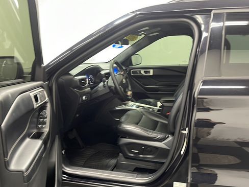 Used 2020 Ford Explorer XLT w/ Equipment Group 202A AWD/4WD image 2