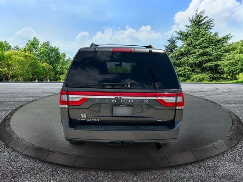 Used 2016 Lincoln Navigator Select image 7