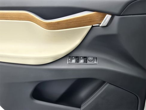 Used 2019 Tesla Model X 75D image 27