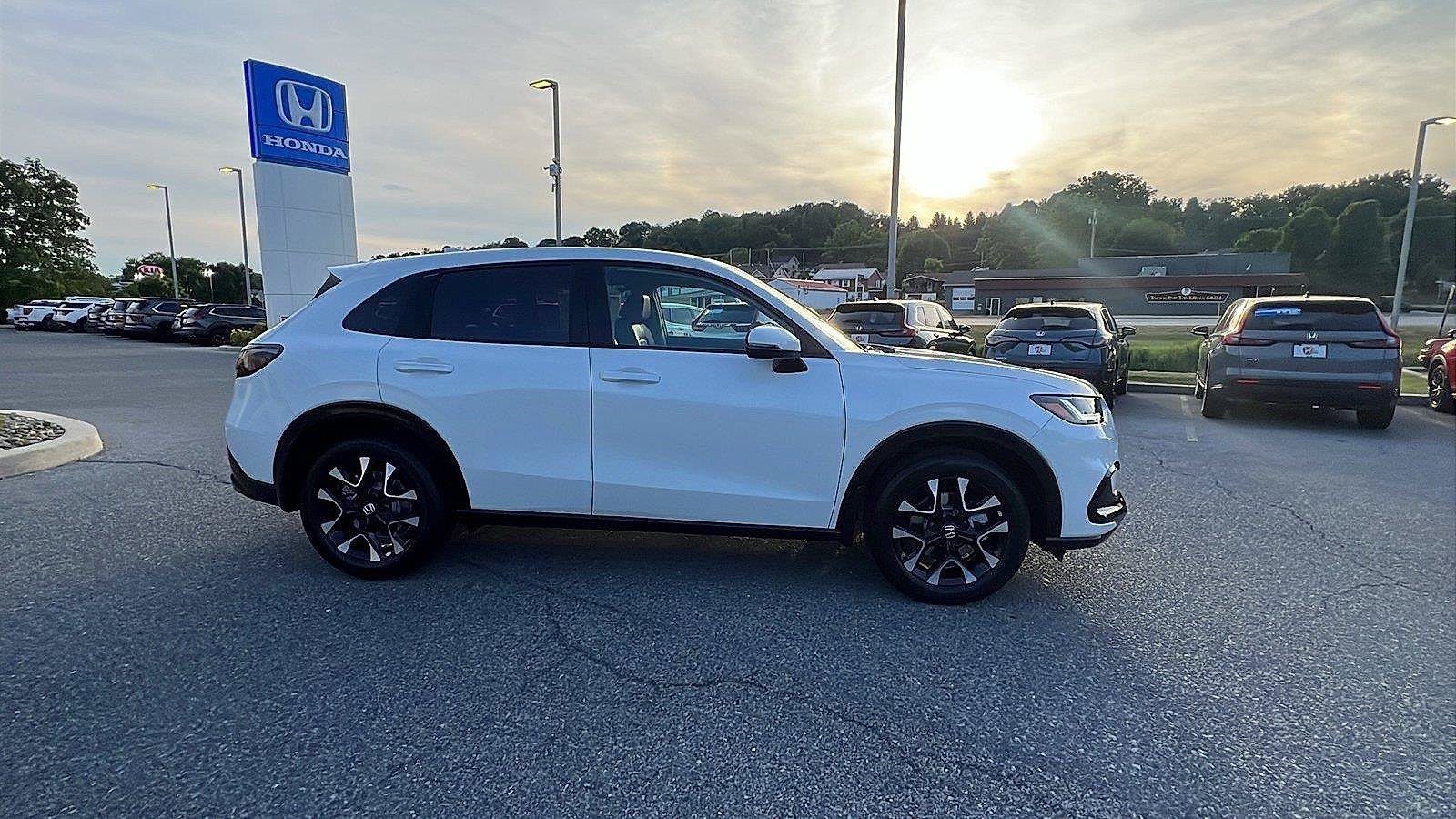 New 2027 Honda HR-V EX-L image 3