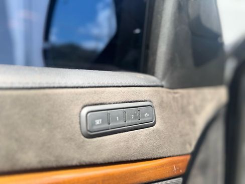 Used 2019 Cadillac Escalade ESV Luxury AWD/4WD image 36