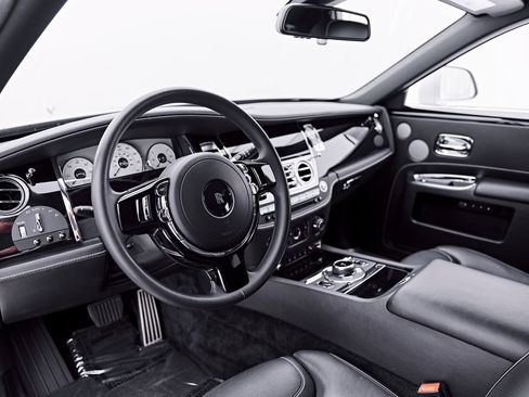 Used 2018 Rolls-Royce Ghost RWD image 2