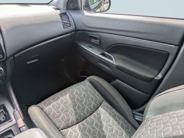 Used 2026 Mitsubishi Outlander Sport LE AWD/4WD image 18
