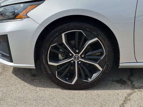 Used 2024 Nissan Altima 2.5 SR FWD image 14