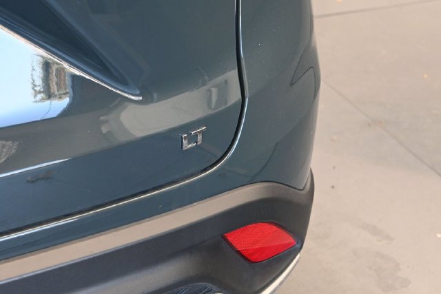 Used 2025 Chevrolet Trax LT FWD image 12