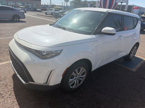 Used 2023 Kia Soul LX FWD image 6