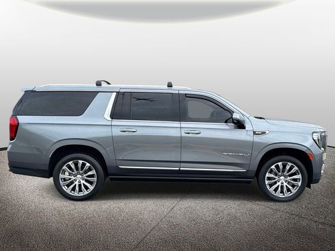Used 2021 GMC Yukon XL Denali w/ Denali Premium Package AWD/4WD image 4