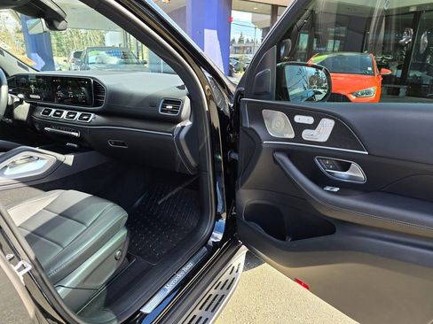 Used 2023 Mercedes-Benz GLS 450 4MATIC image 11