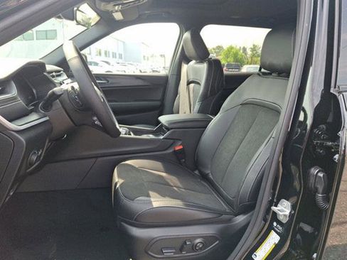 New 2025 Jeep Grand Cherokee L Altitude image 35