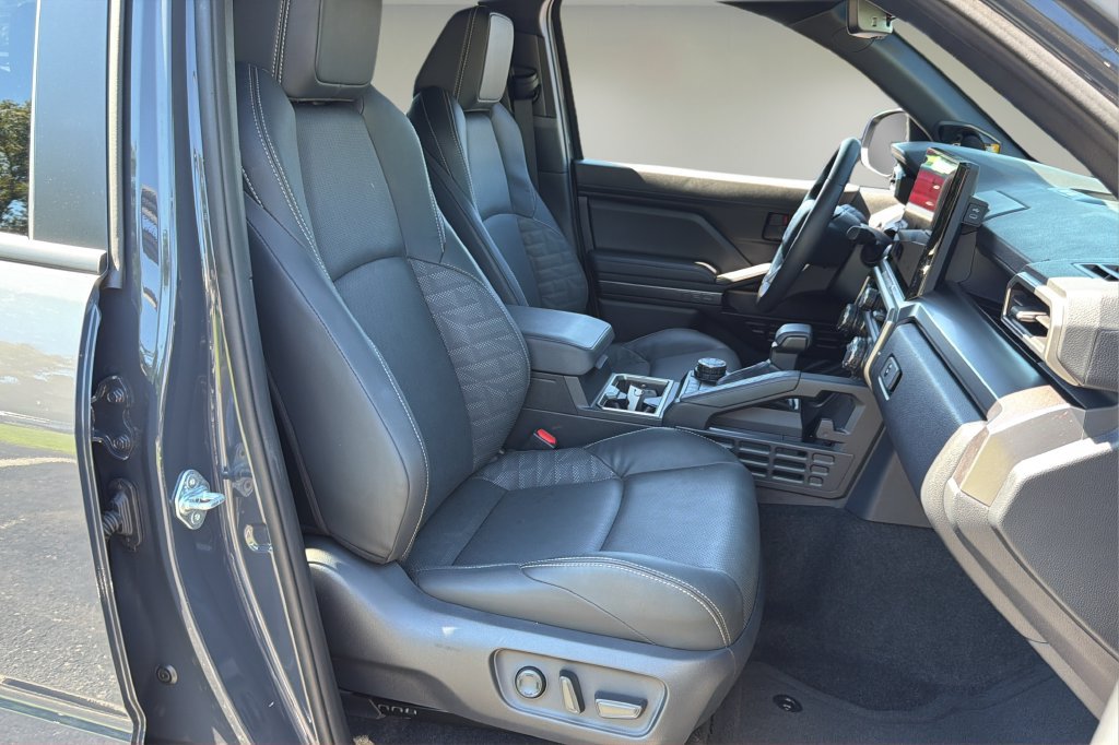 Certified 2026 Toyota 4Runner TRD Off-Road Premium AWD/4WD image 19